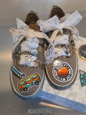 Girls' Green Adventure Patch Sneakers with Lace Bows